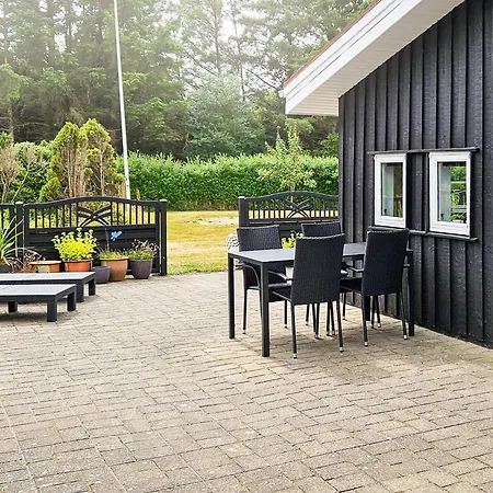 Spacious For 6 In Ferienhaus