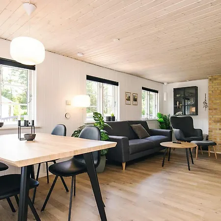 Spacious For 6 In * Løkken
