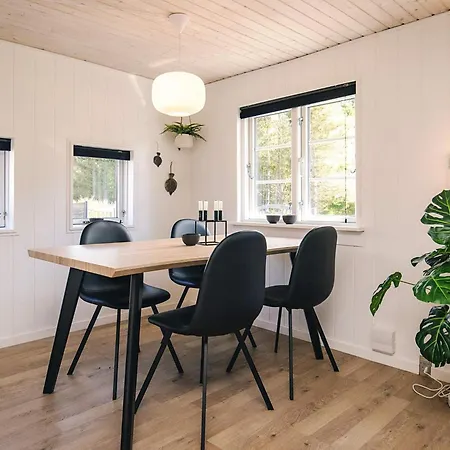 Spacious For 6 In Ferienhaus *